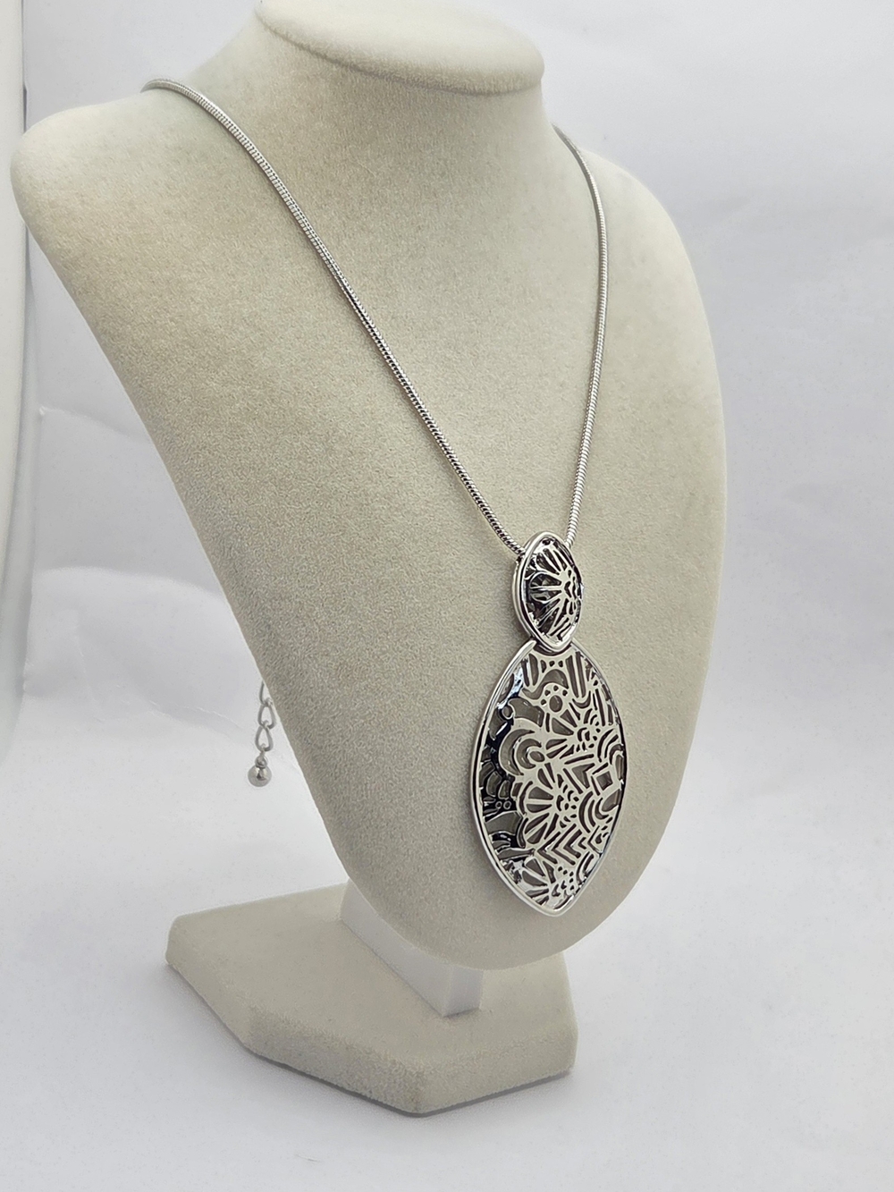Chico's Silver Tone Filigree Openwork Pendant Snake Chain Necklace 22"